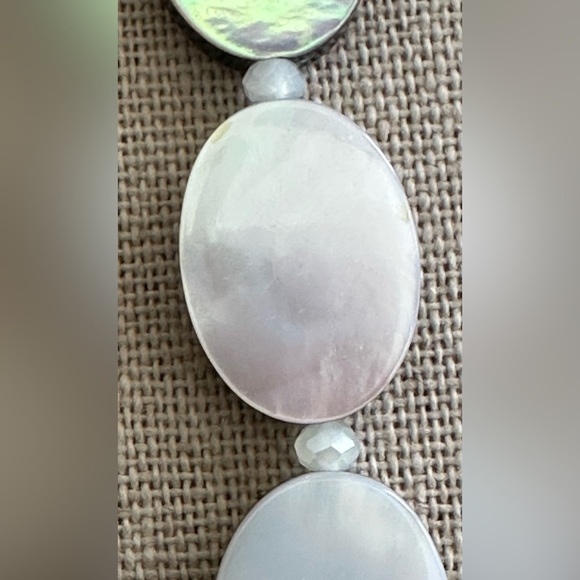 22 inch Mother of Pearl Oval bead Necklace NWOT - Picture 12 of 13